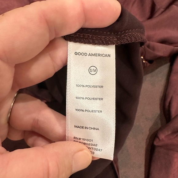 Good American Luxe Satin Button-Up Shirt in Rich Burgundy S/M - Picture 8 of 8